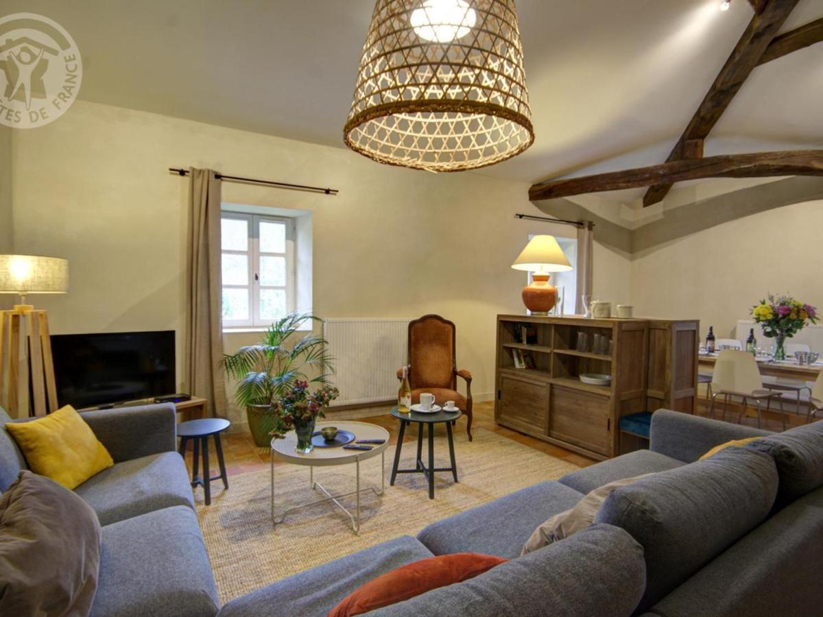 Gîte historique entre Lyon et Saint-Étienne avec Wi-Fi, jardin, équipements bébé et proche tennis - FR-1-496-275 - B&B