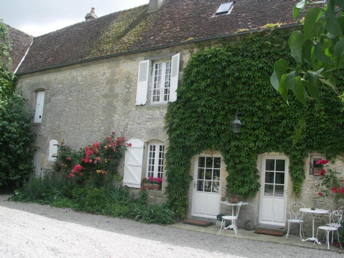 Maison de caractère avec jardin, proche d'Argentan, idéale pour pêche et détente en campagne - FR-1-497-131 - B&B