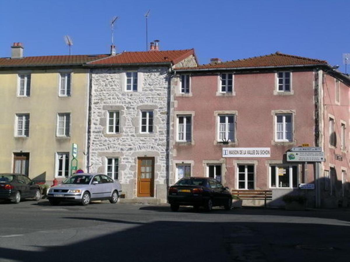 Maison en pierres rénovée avec patio, proche Vichy, 3 chambres, BBQ, TV, Wifi, animaux bienvenus. - FR-1-489-191 - B&B