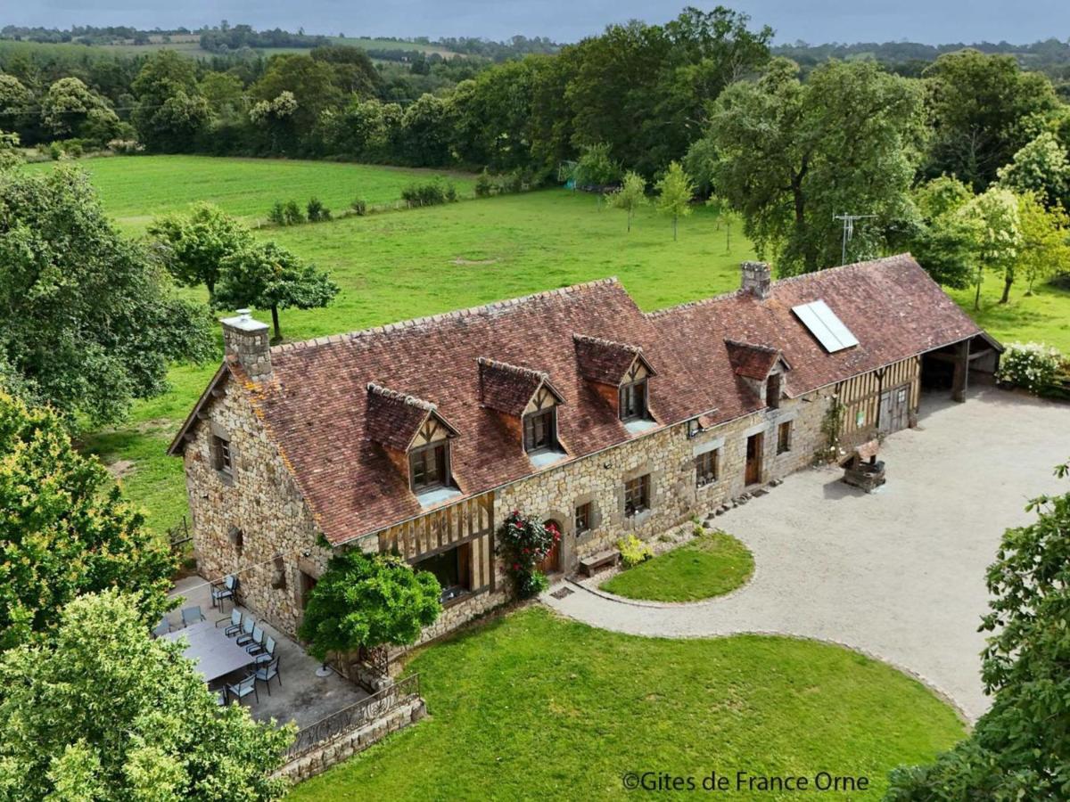 Maison Authentique avec Jeu de Société, Terrasse et Jardin, Idéale pour Tribu - FR-1-497-142 - Ferienwohnung Ceaucé