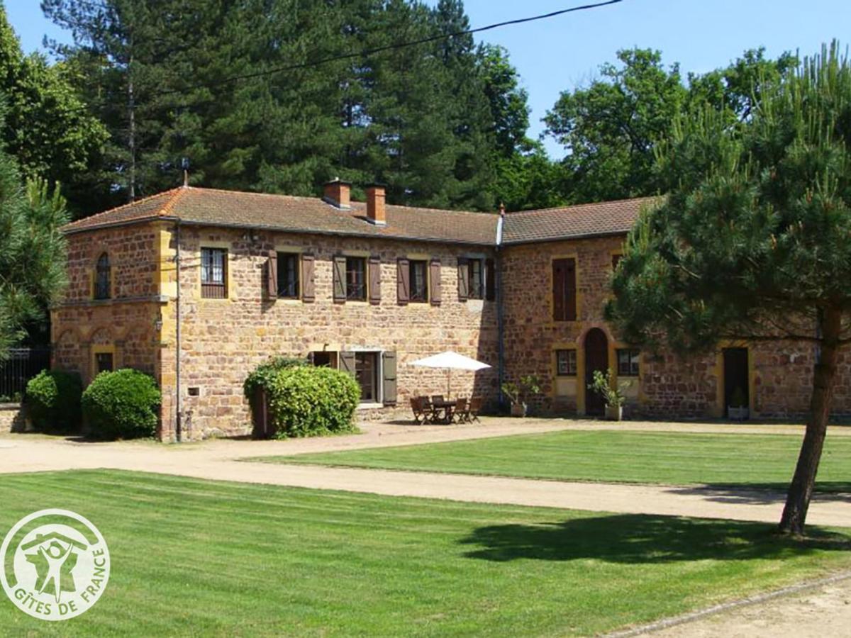 Gîte de Charme avec Parc, Tennis et Salle de Jeux près d'un Château à Parigny - FR-1-496-160 - B&B