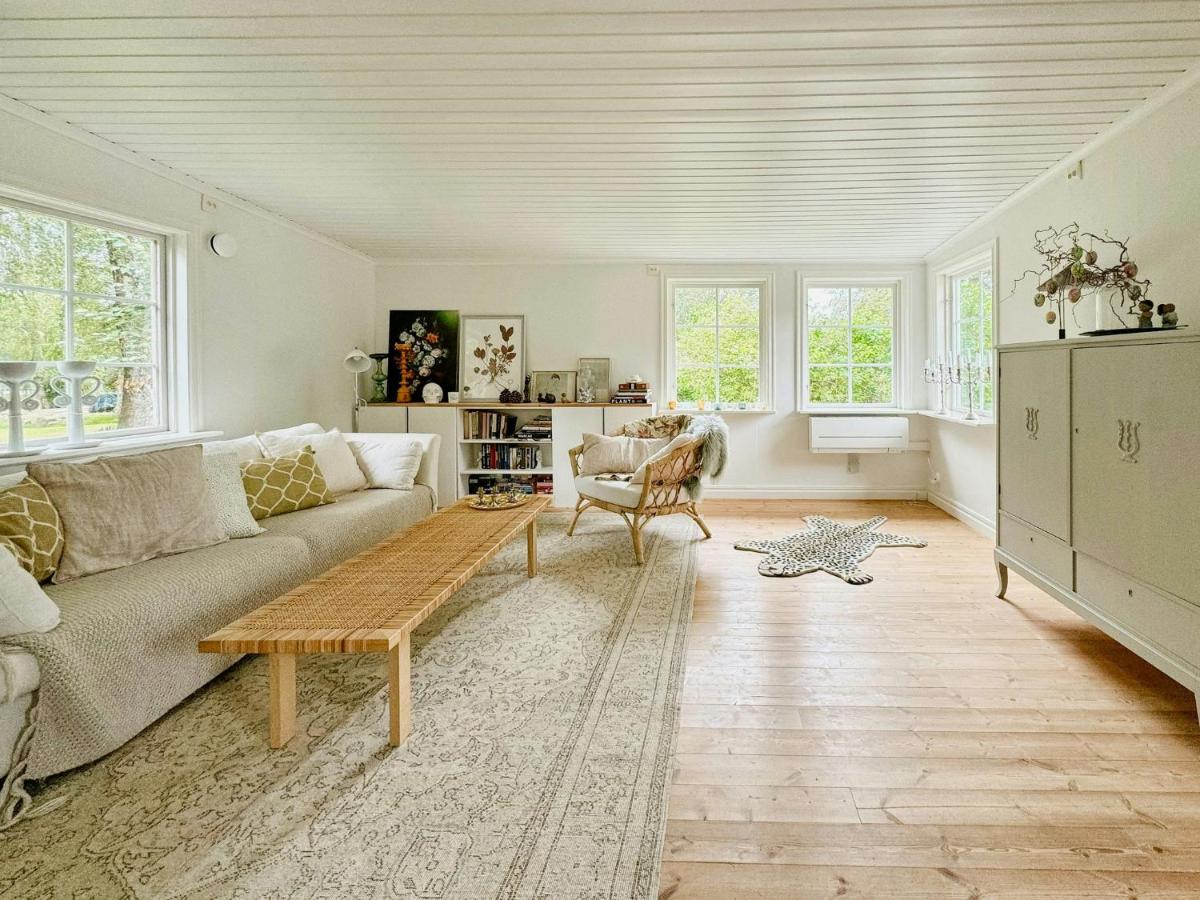 Cozy Spacious Cottage By Water And Nature - Ferienwohnung Brastad