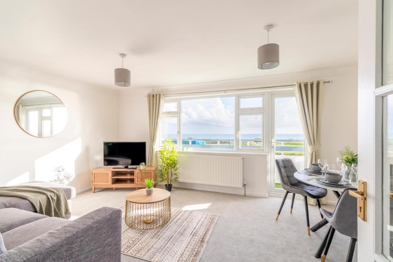 Large Sea View 2 bedroom Sleeps 6 - Free Parking - Chambres d’hôtes Bournemouth