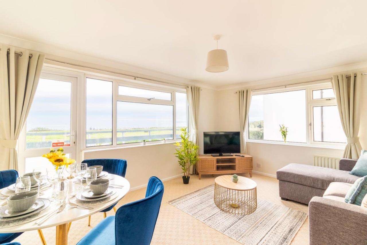 Panoramic Sea View 2 bedroom Sleeps 6-Free Parking - Bed and Breakfast Bournemouth