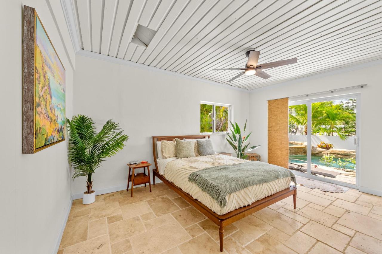 Luxe Waterfront Escape Pool & Fire Pit - B&B Pompano Beach
