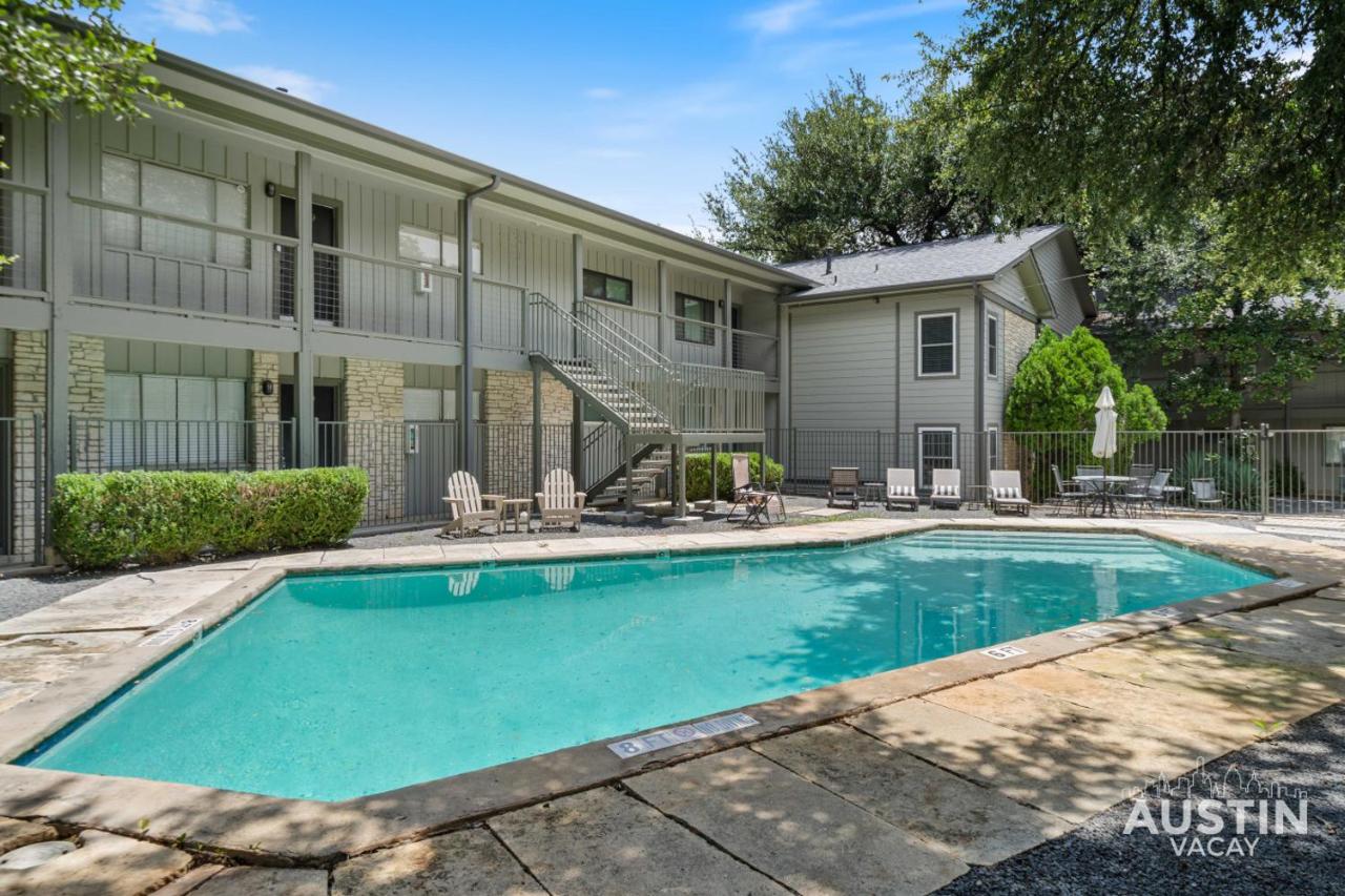 1BR 1BA Pet Friendly Condo w Pool, Gym, Walk to SoCo and Lake by Austin Vacay - Chambres d'hôtes Austin
