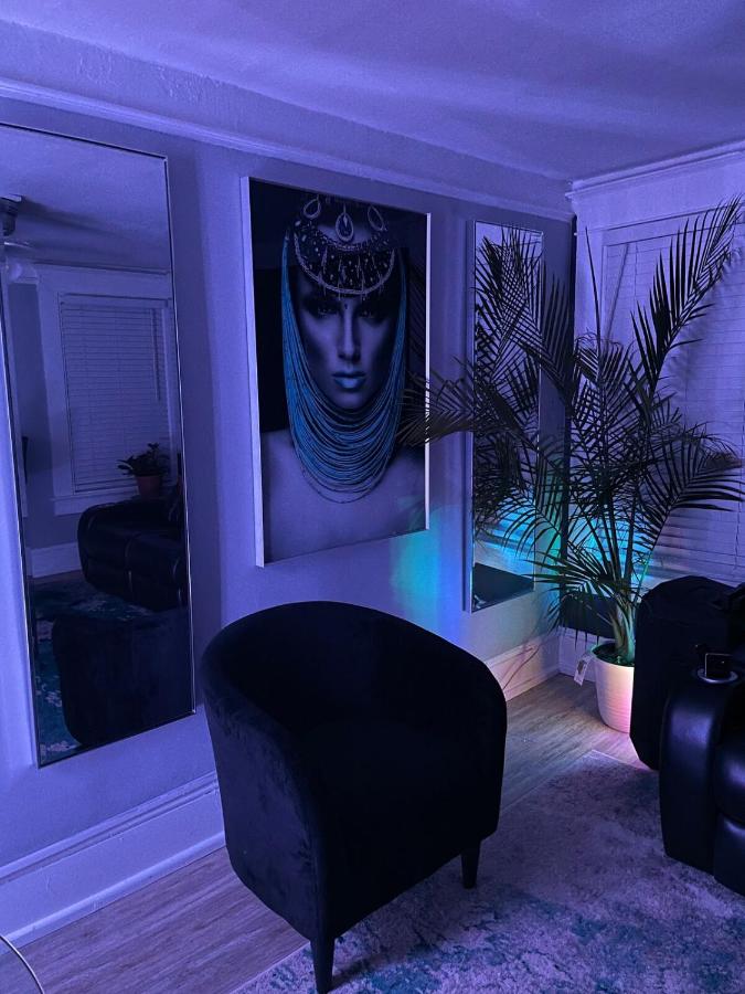 Steps from the Mercedes Benz Stadium - B&B Atlanta