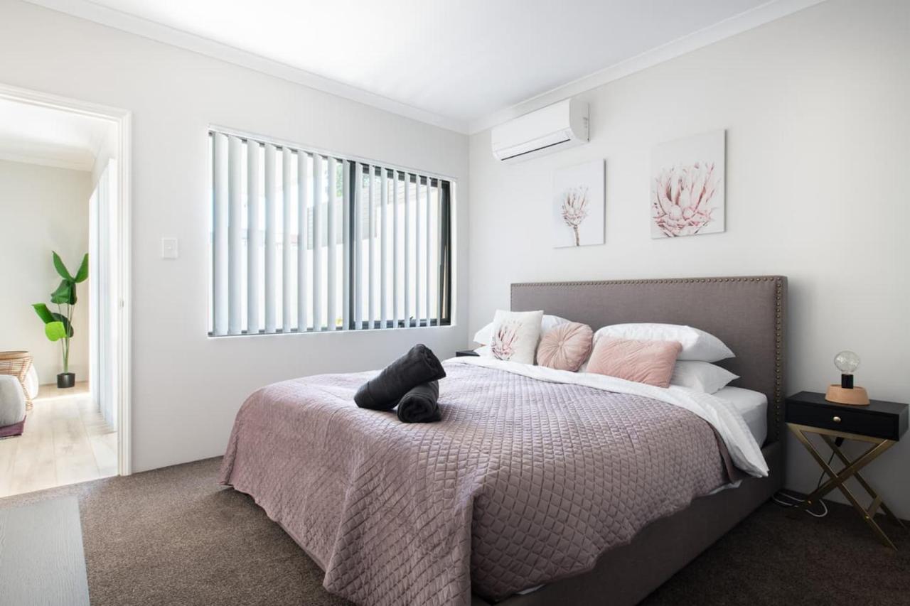 Modern Cozy Spacious 3 Bdrm 2bath,freo,parking,ac - Bed and Breakfast Perth
