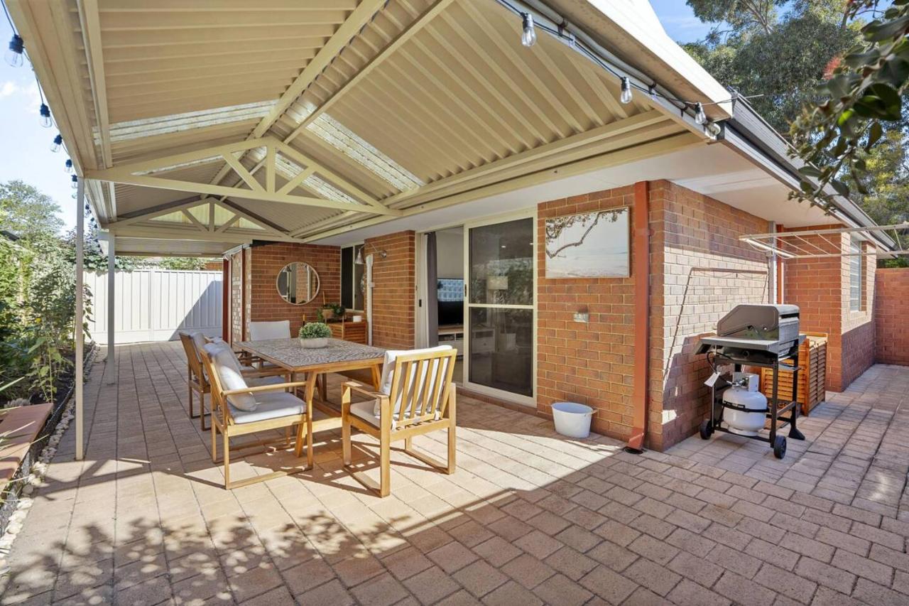 Rivervale Family Retreat-optus,river,shops,crown - Bed and Breakfast Perth