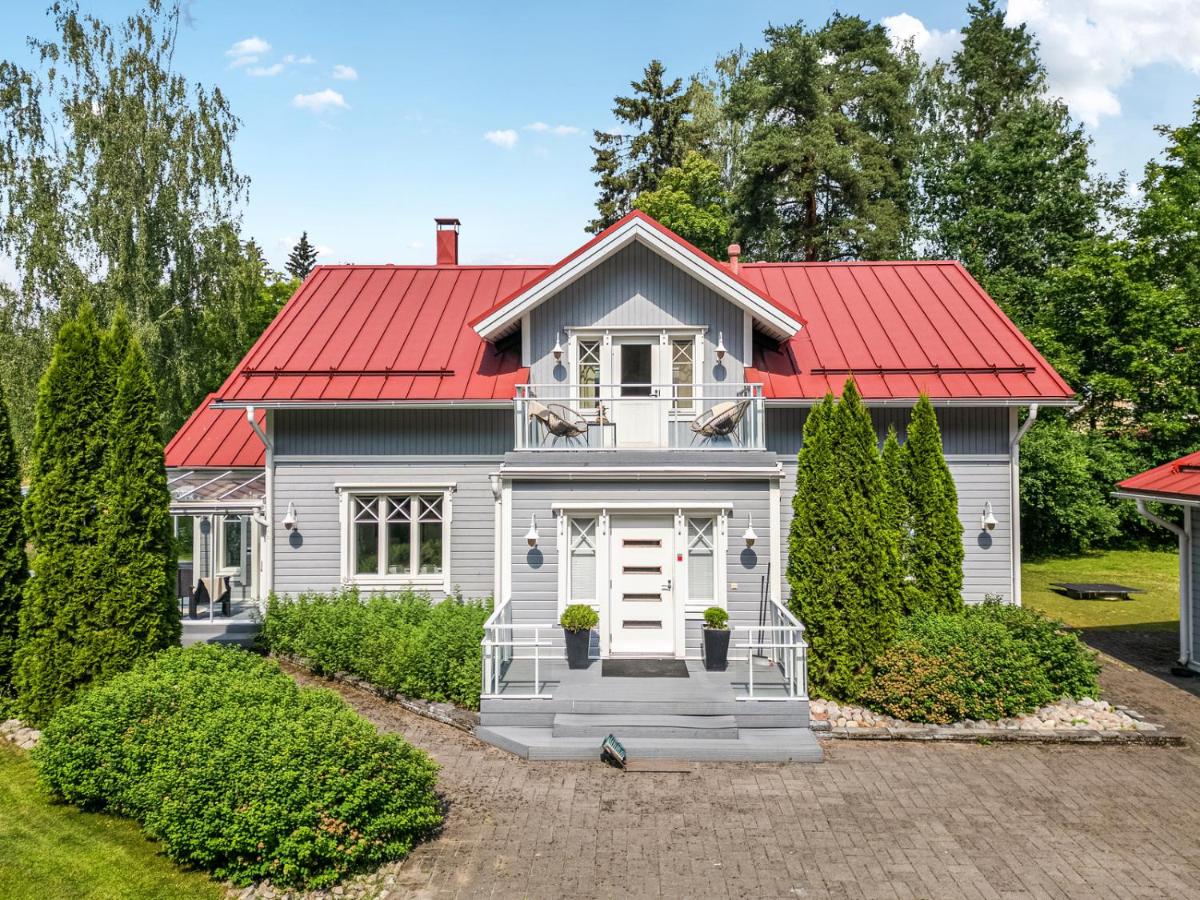 Come in! "Pirkkala" Spacious city Family Villa near Lake & Airport - B&B