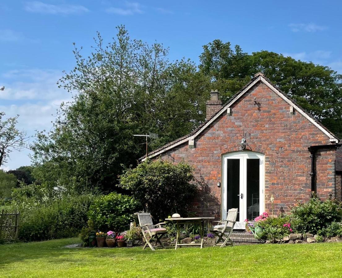 Beautiful Self Contained Garden Room - B&B Betley