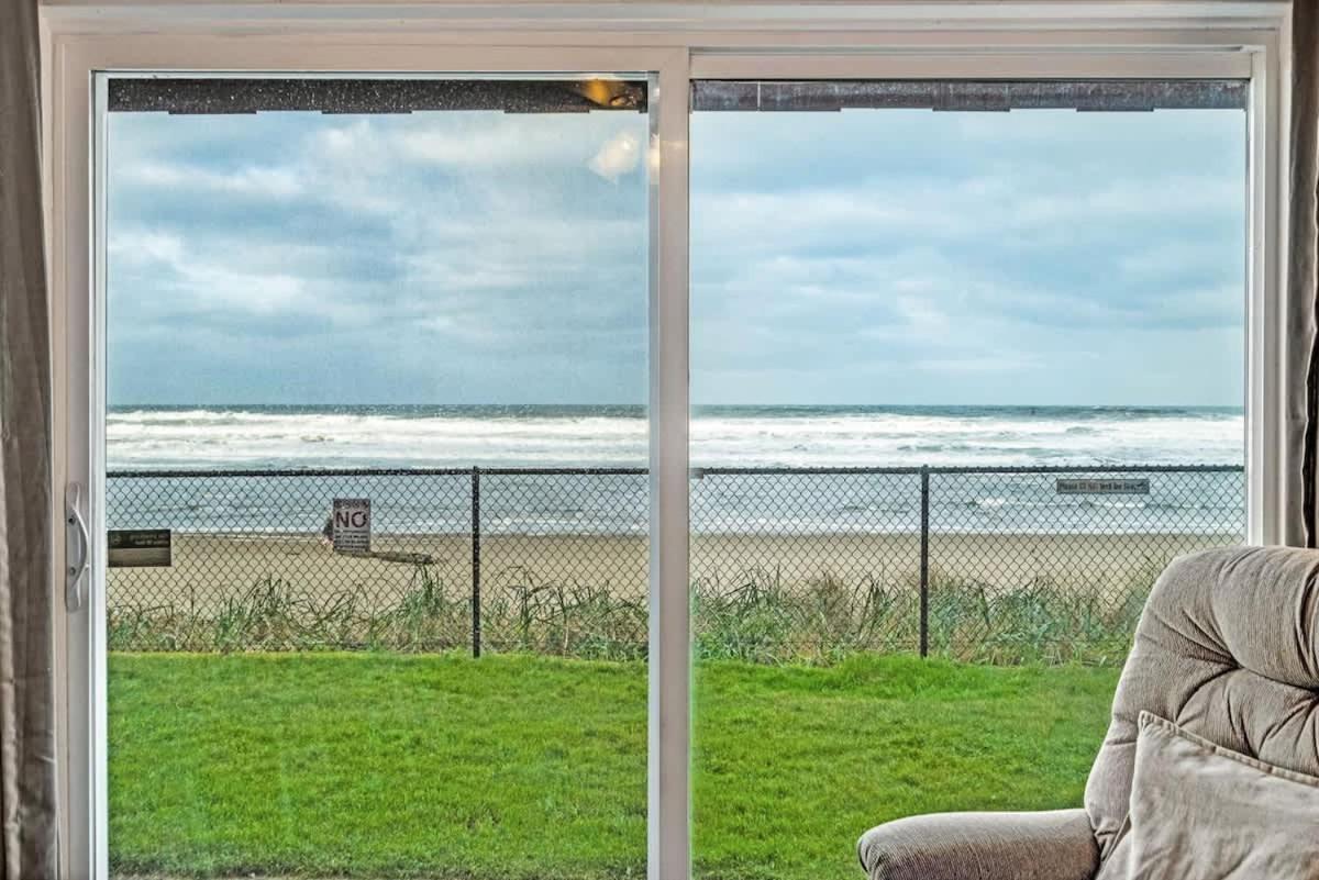 Ground Floor Beachfront Family-Sized Condo Suite - Pool and Hot Tub - Chambres d'hôtes Lincoln City