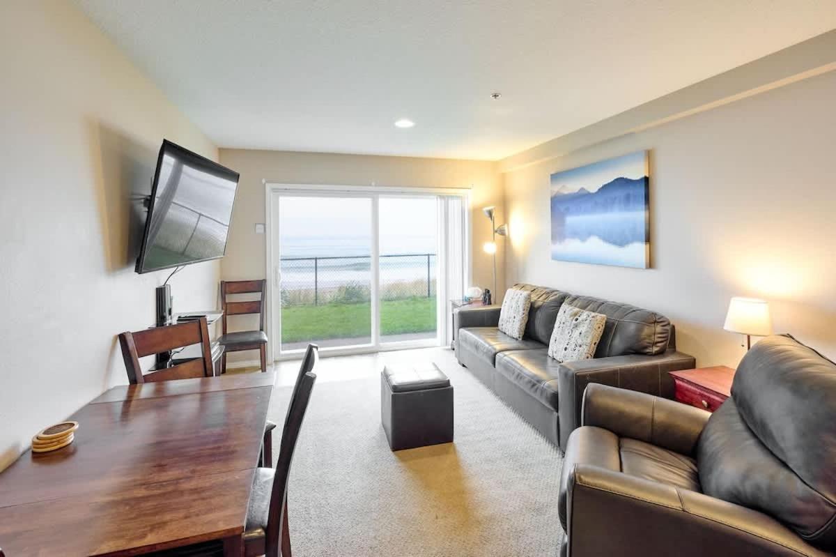 Ground Floor Beachfront Suite - Sleeps 4 - Pool and Sauna - B&B Lincoln City