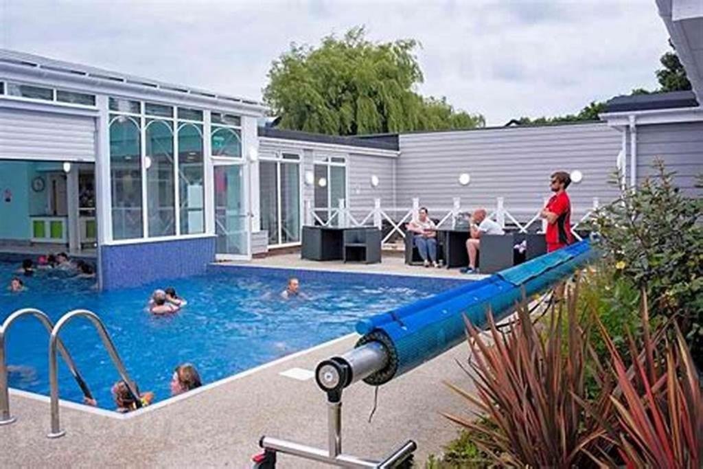 DJD ,Country Style Luxury Lodge, Manor Park Sleeps 4 - Ferienwohnung Hunstanton