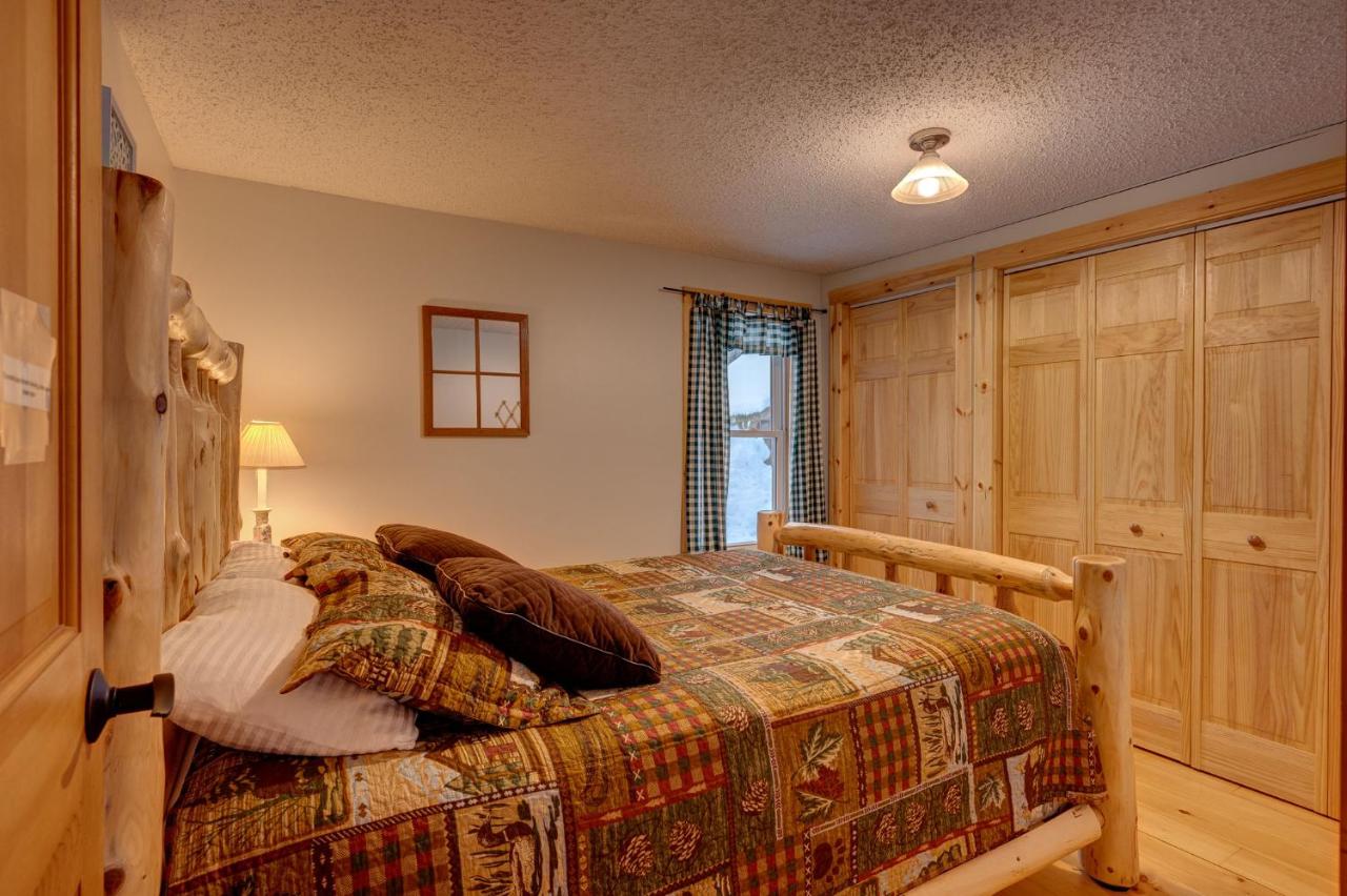 Secluded 2BR Cabin w Hot Tub, Pond, Trails, WiFi - Ferienwohnung Granby