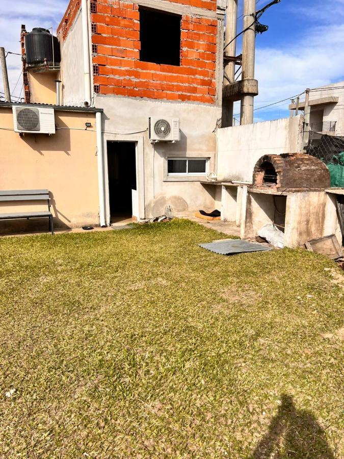 Casa de dos dormitorios en villa adela a 10 minutos del centro para 7 personas se aceptan mascotas - B&B