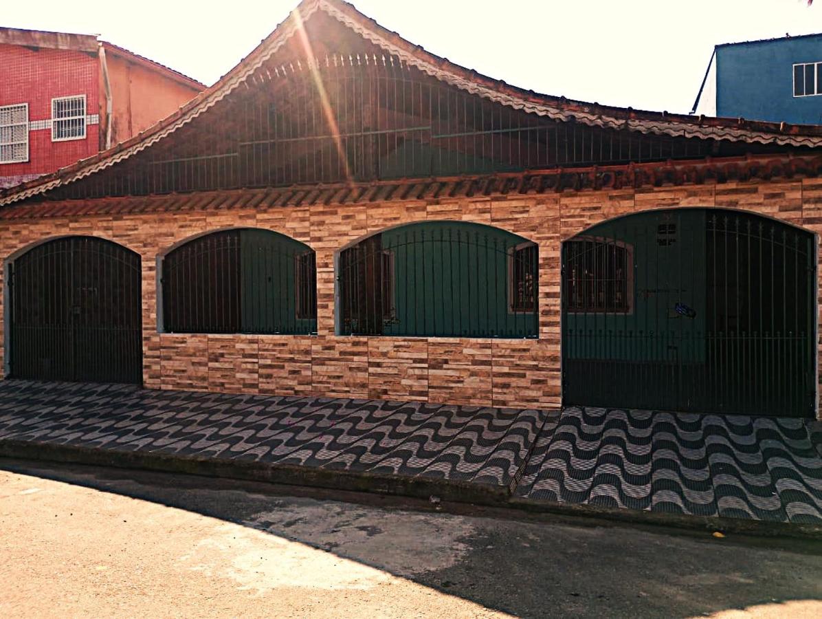 Casa Praia Grande wi-fi 4 dorm 3 carros área churrasq 700 MTS da praia Imirim - B&B