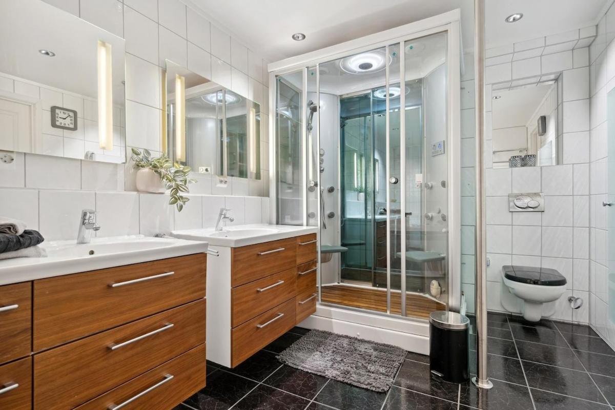 Large apartment for max 13pax Tromsø - B&B Tromsø