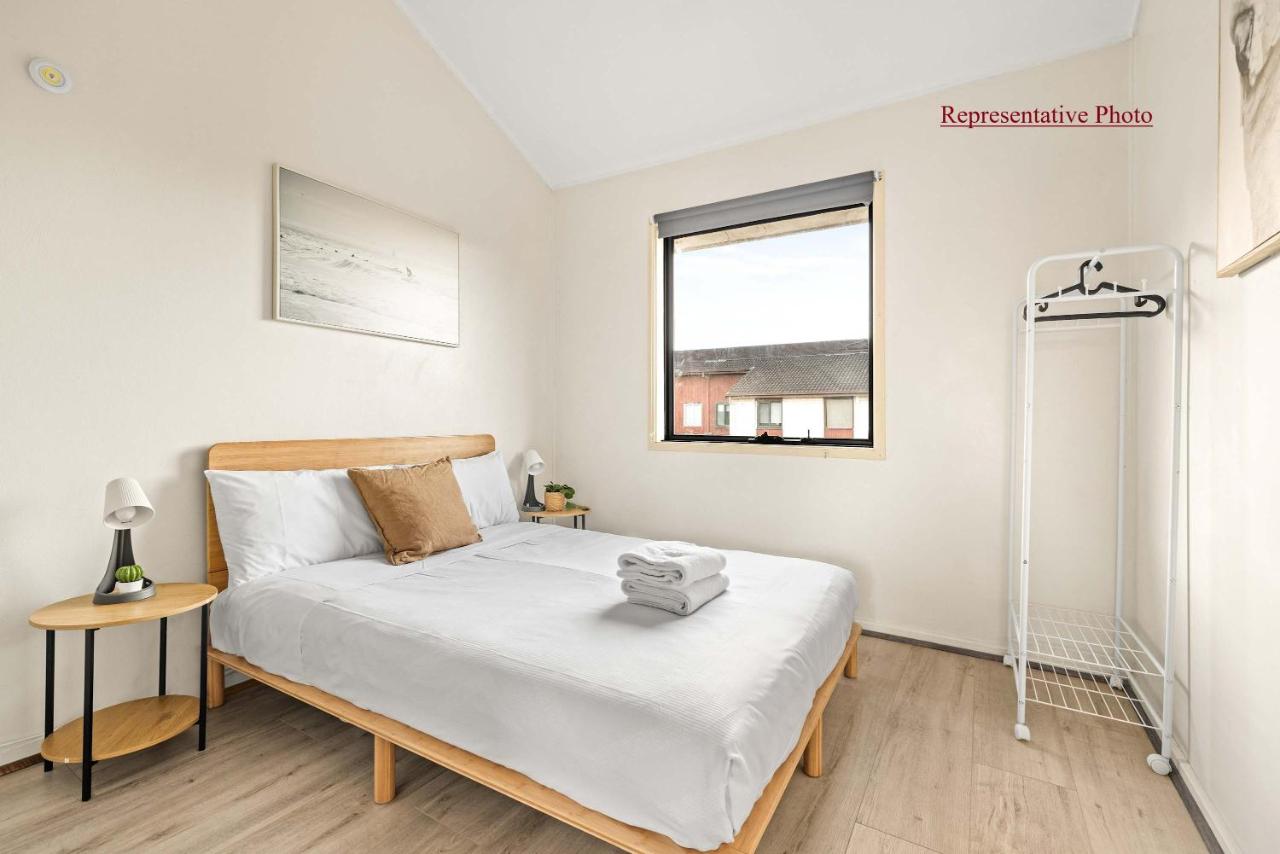 Tranquil Double Room - Walk to Train & Cabramatta Eats - Shared Bathroom - B&B Cabramatta