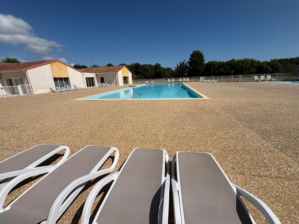 Maison de Vacances 2* avec Piscine Chauffée, Proche Plage et Commerces - FR-1-197-492 - B&B Talmont-Saint-Hilaire