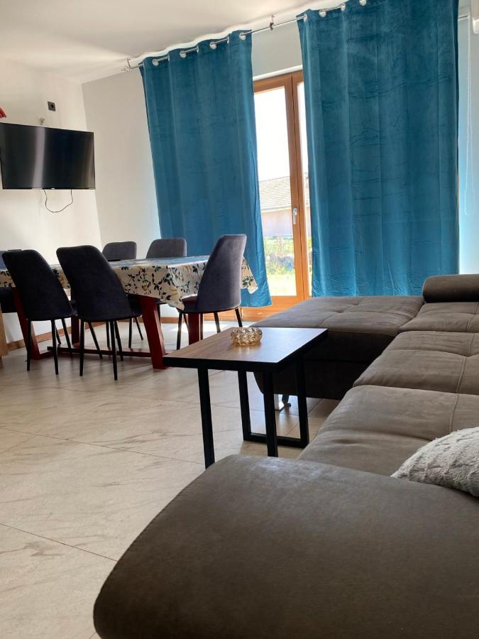 One-Bedroom Apartment with Garden