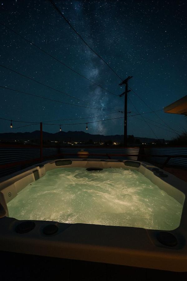 Cozy Desert Hot Tub Stargazing 10 mins to JTNP - B&B Joshua Tree