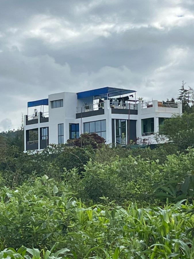 Elmadel Coffee Gardens 5Bedroom Villa Mua Hills 50kms from Nairobi - B&B Machakos