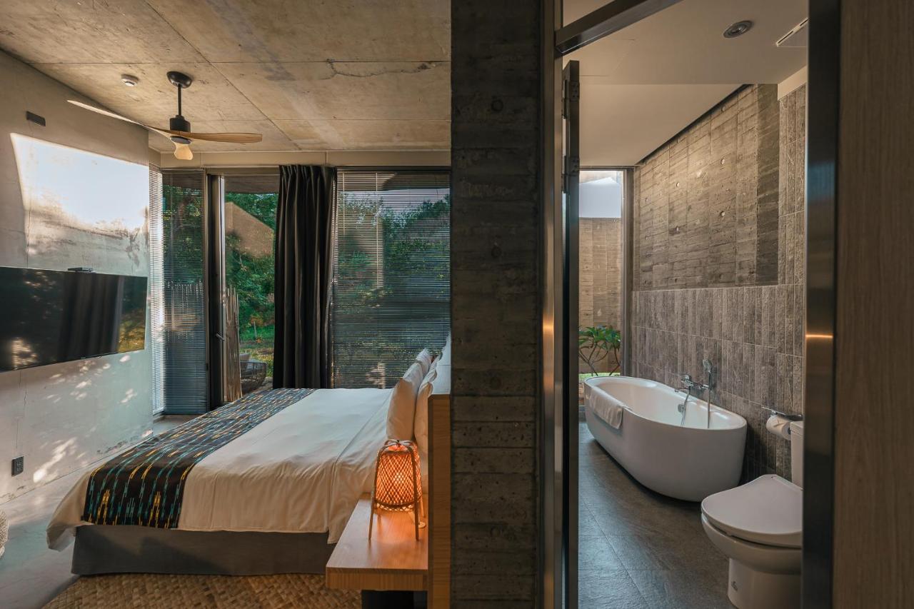 Queen Room with Garden View