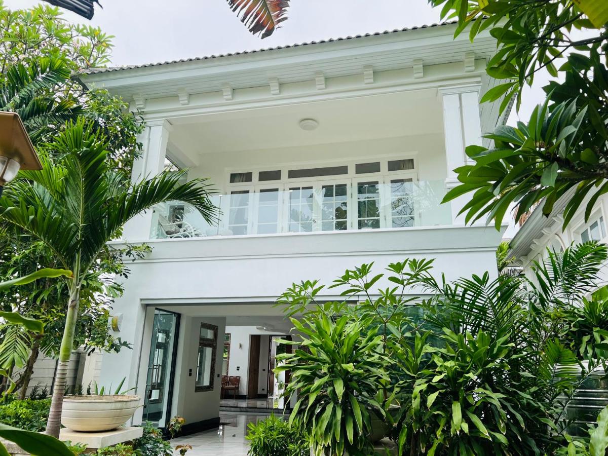Baan Dhewaran Beachfront Villa - B&B