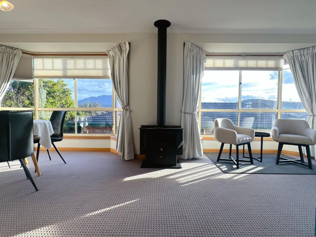 The Lindisfarne Loft - close to CBD and Airport - B&B Lindisfarne