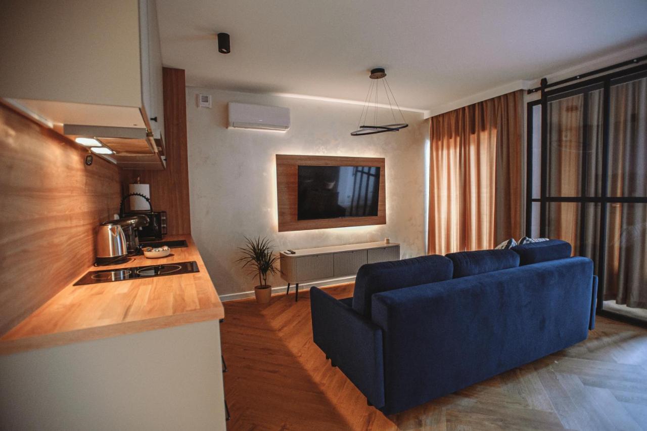 Modern Luxury Apartment & Parking - B&B