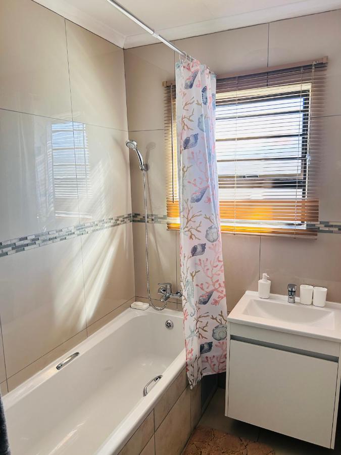 Dubai guest house - B&B Soshanguve
