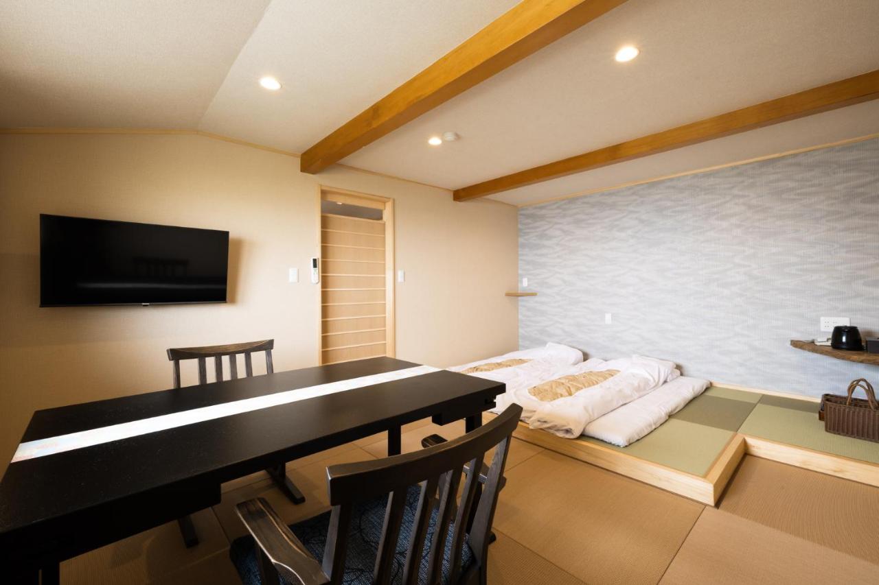 Miharu Japanese-Style Triple Room with Sea View with Open-Air Bath