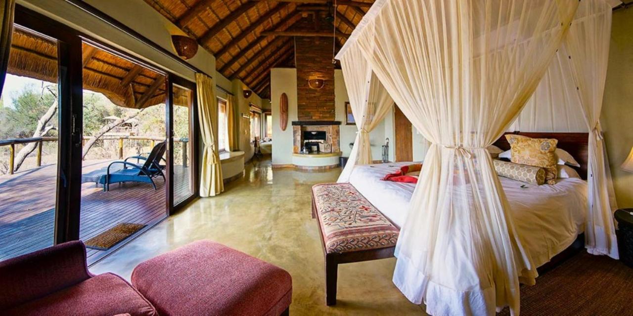 Family Room with 2 Game Drives 