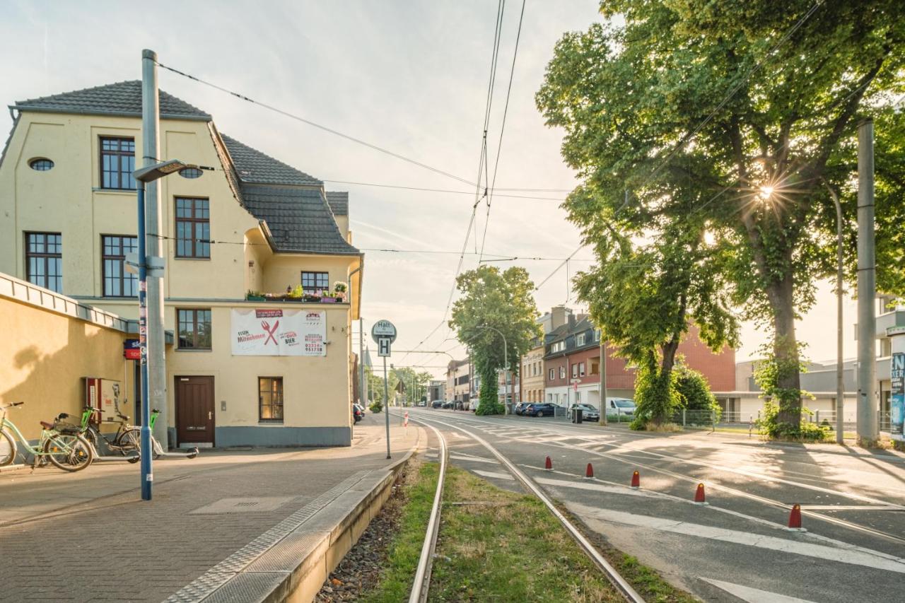 Rhein Haven Appartment für bis zu 12 Gäste im historischen Bahnhofsgebäude - Chambres d'hôtes Frechen