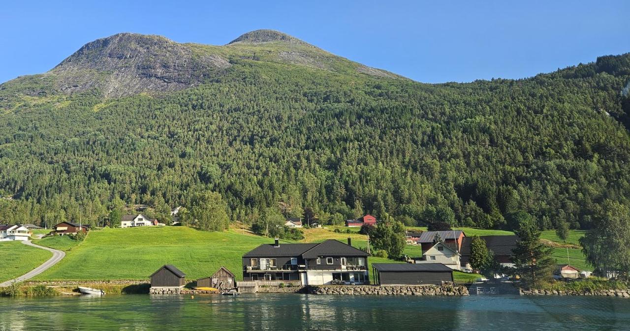 Lakeside apartment - Bed and Breakfast Stryn