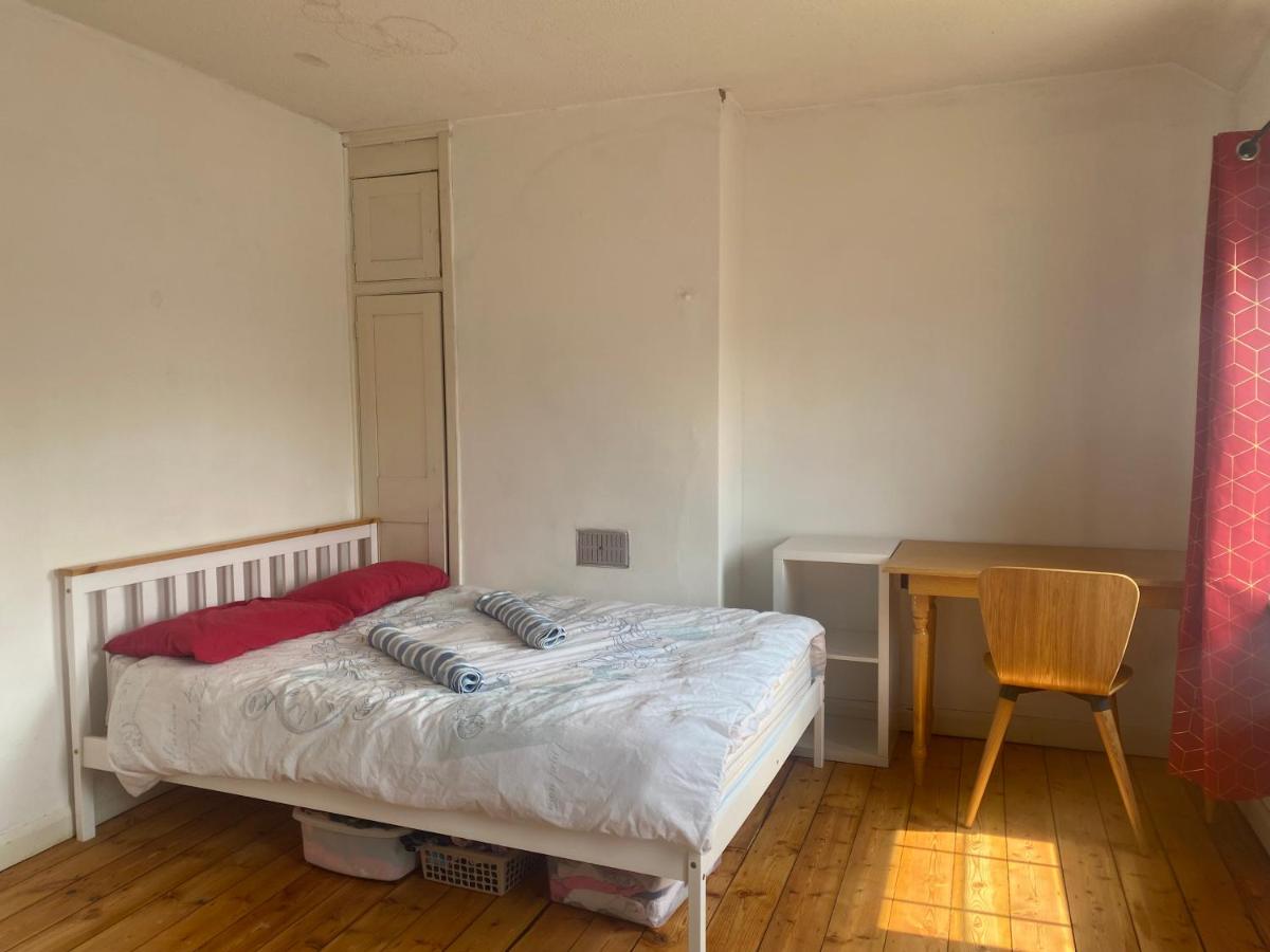 Charlies House Newmarket - 3 bedroom - Bed and Breakfast Newmarket