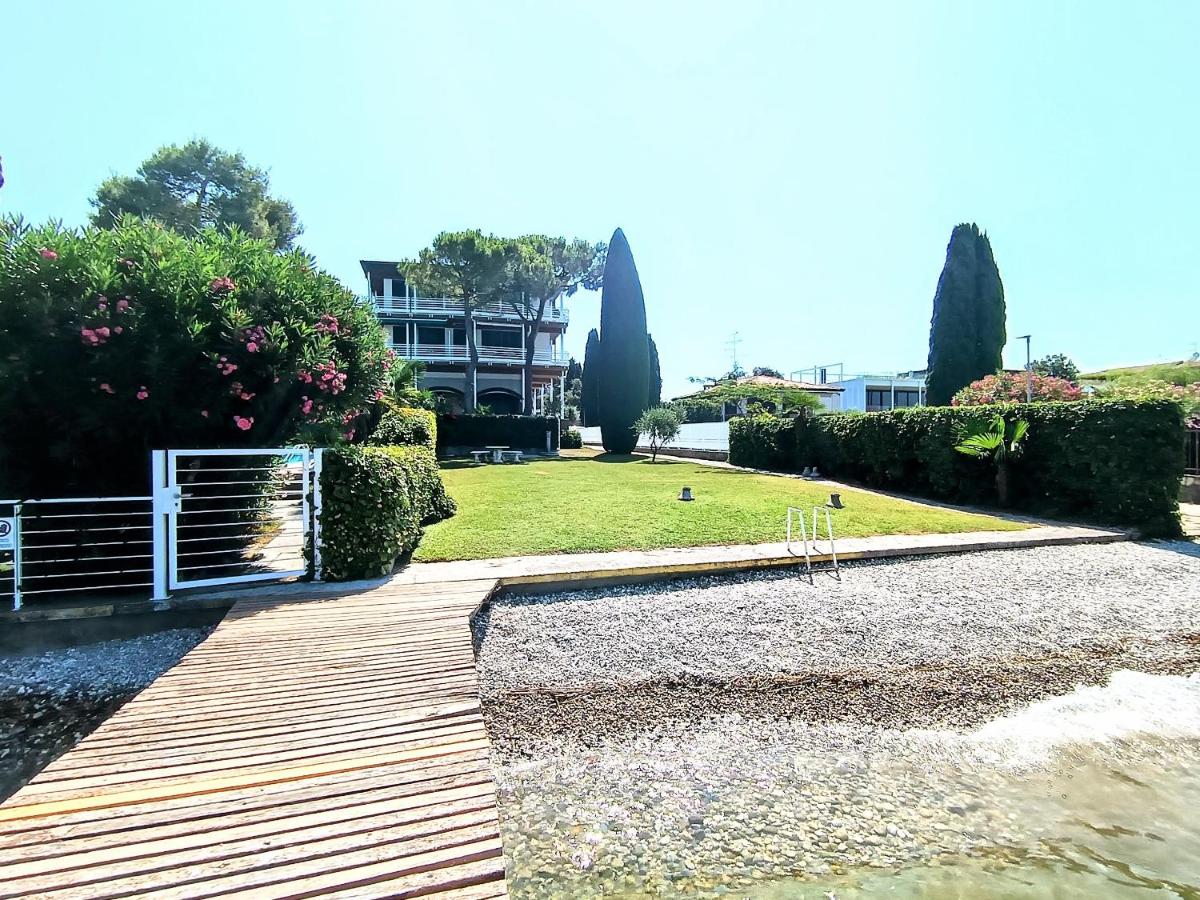 Trilocale Sporting con giardino privato e WiFi - Sunset Beach - Chambres d’hôtes Sirmione