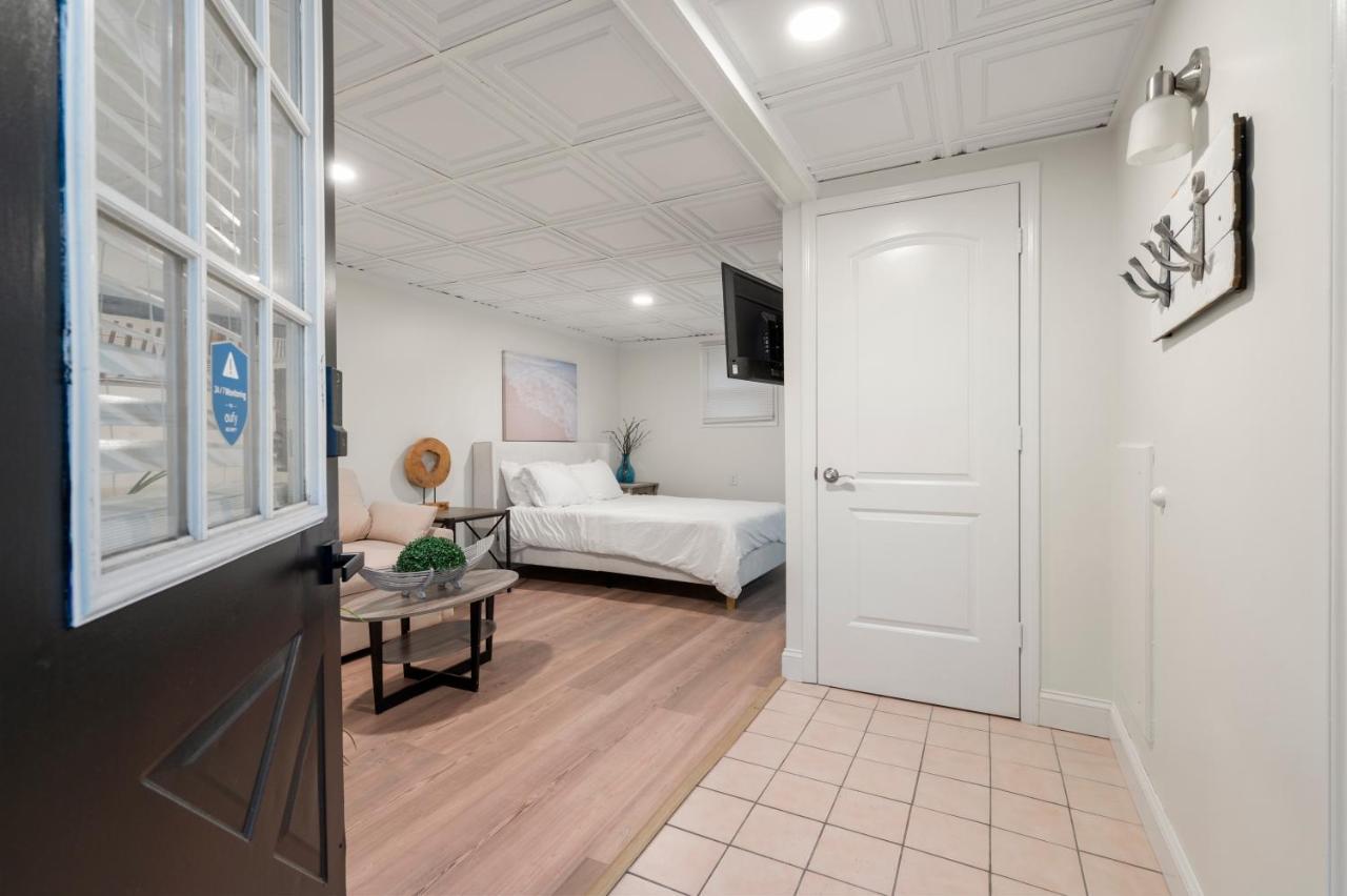 Suite con bañera de hidromasaje y cama grande