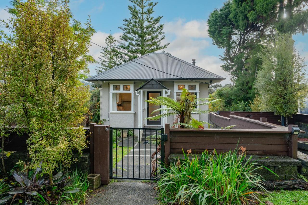 Birdsong Retreat - Titirangi Holiday Home - B&B Auckland