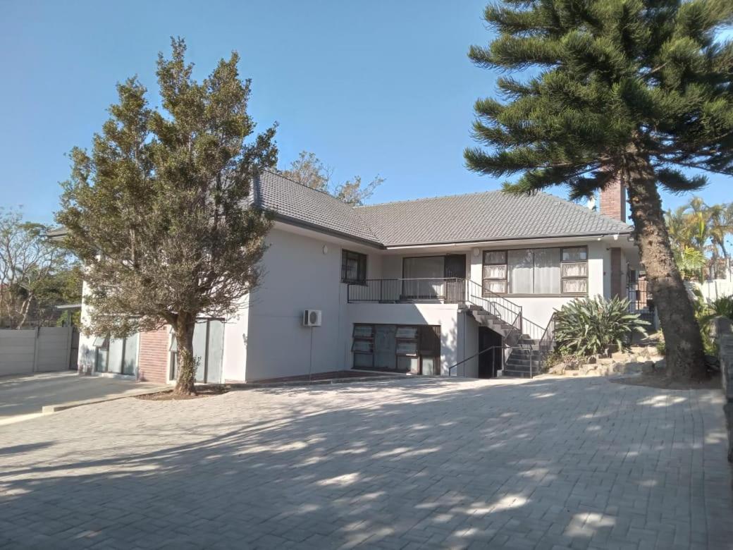 53 Tindale Road Self-Catering Accommodation - B&B East London