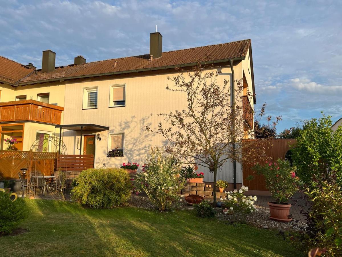 Ferienwohnung Am Blauen Hügel in Eckersdorf - B&B
