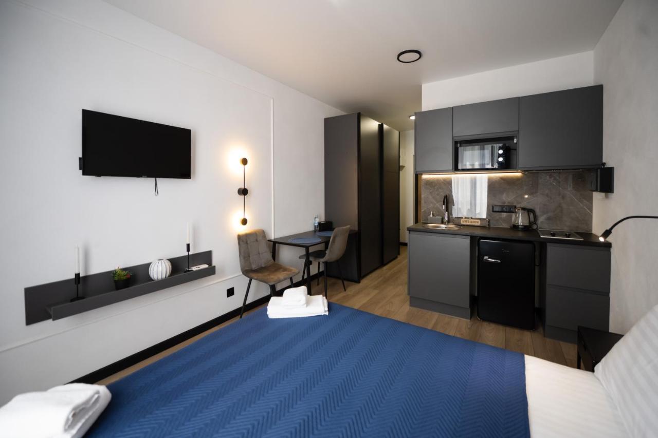 Апартаменти MYFREEDOM в ЖК Smart Concept, метро Контрактова площа, Поділ - Ferienwohnung Kyjiw