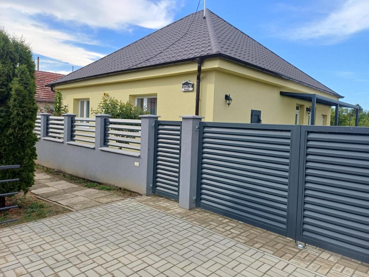 Apartman Kolárovo - Bed and Breakfast Kolárovo