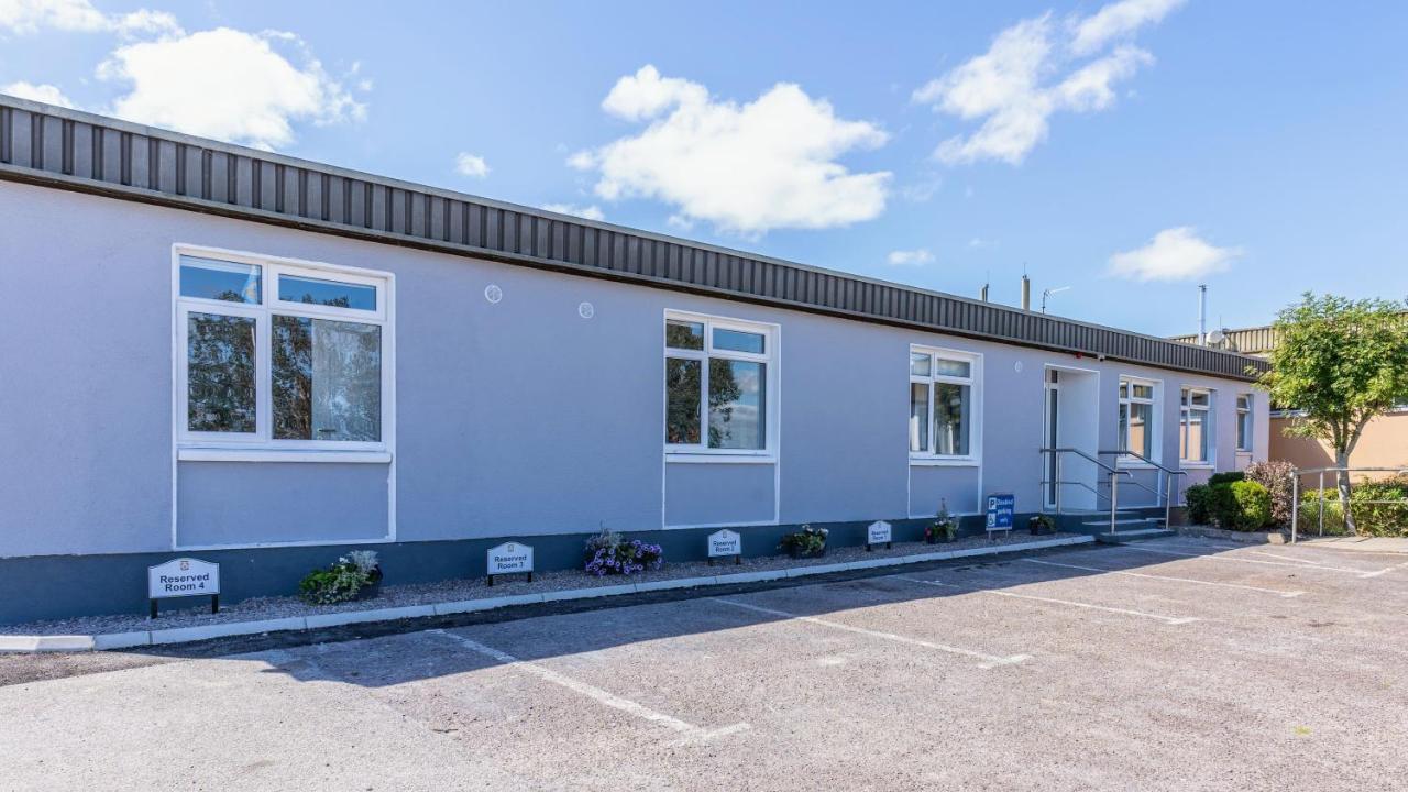 Tramore Golf Club - Twin Suite - Restaurant & Bar onsite - B&B