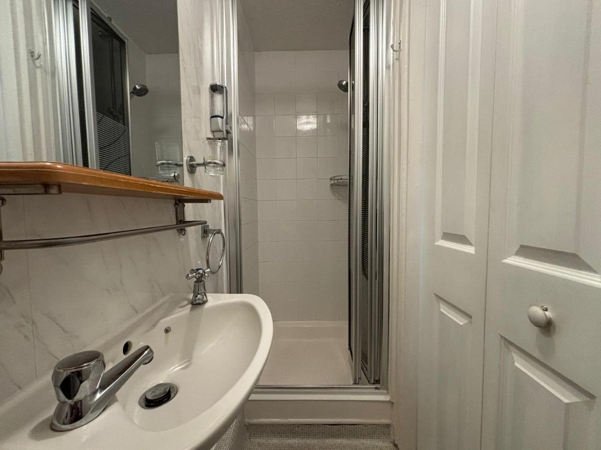 Doppelzimmer mit eigenem Bad