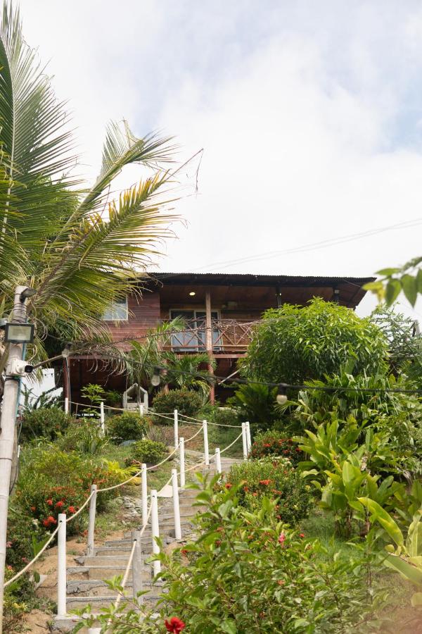 Cabañas Orlando y Más Na' Tayrona - B&B