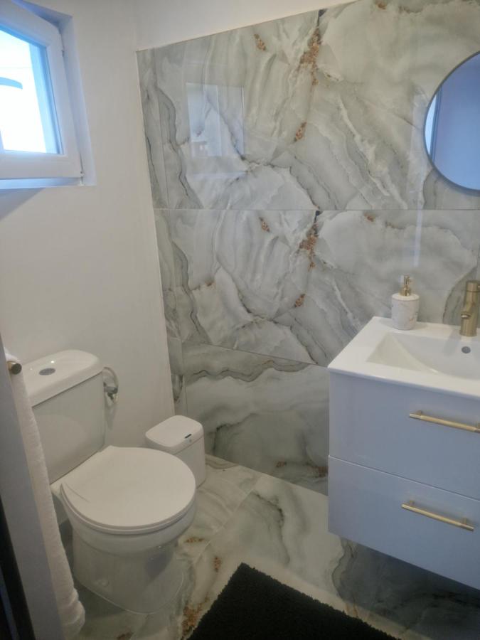 Deluxe Room (2 Adults + 1 Child)