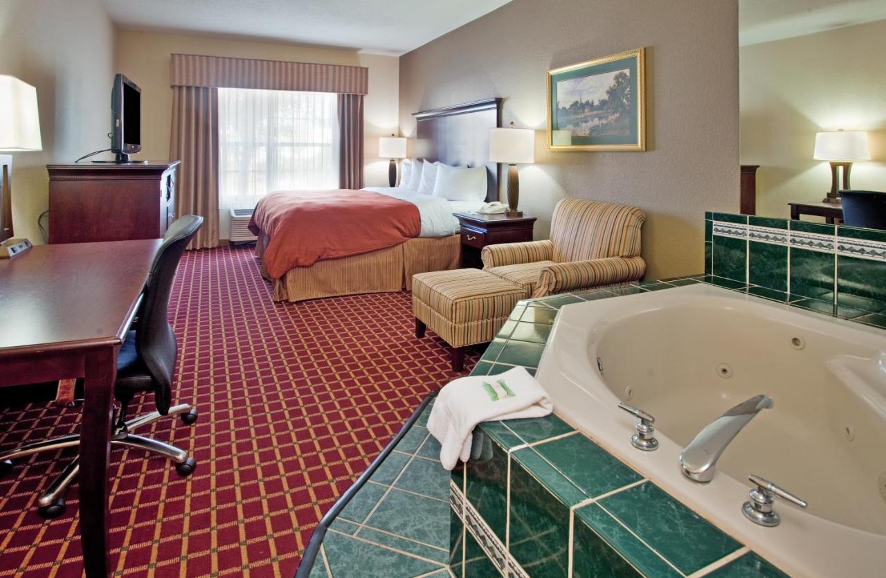 King Suite with Whirlpool - Non-Smoking