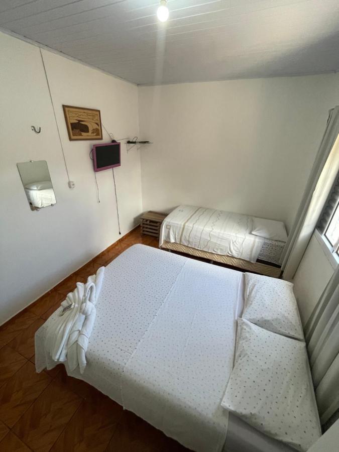 Chambre Lits Jumeaux avec Salle de Bains Commune